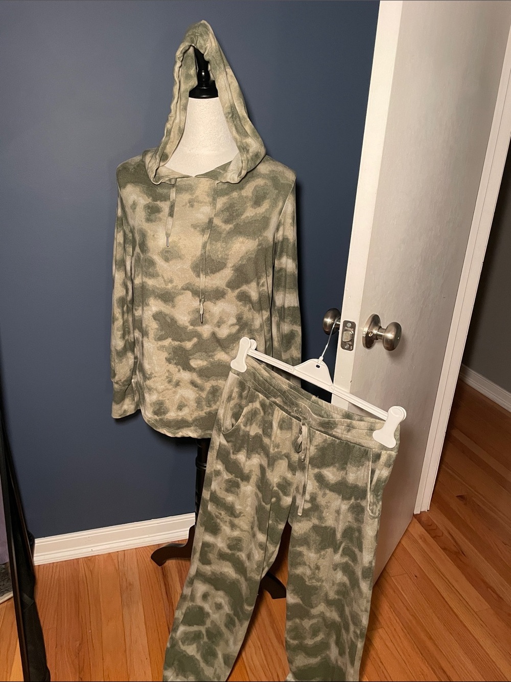 Women’s Green Camo Hoodie & Jogger Set